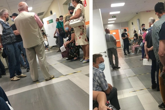В екатеринбургской больнице выстроилась очередь на вакцинацию от ковида
