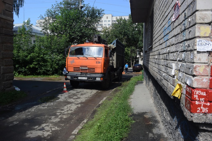 «КамАЗ» насмерть задавил пешехода в Екатеринбурге