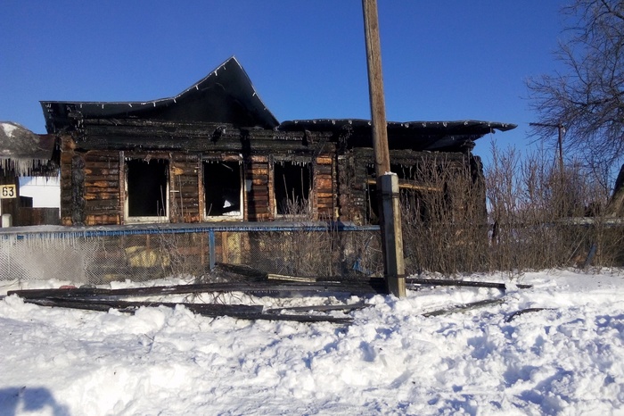 Четырехлетний ребенок погиб при пожаре в Свердловской области