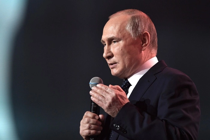 Дума приняла законы о верховенстве Конституции над международным правом