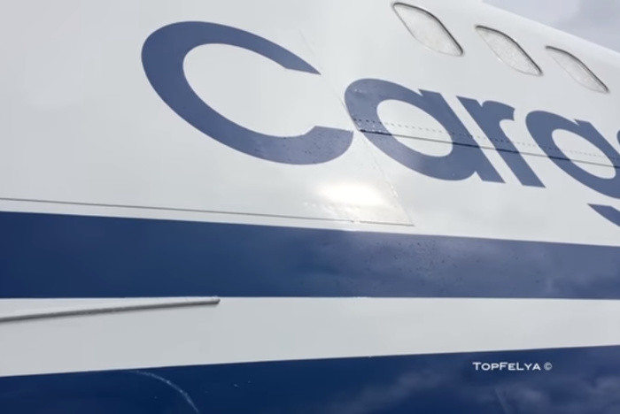 Грузовой Boeing совершил вынужденную посадку в Новосибирске из-за инсульта у пилота