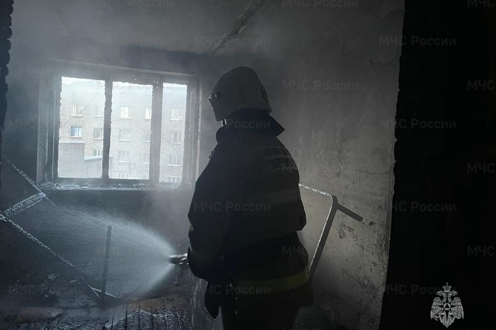 Мужчина погиб в Богдановиче во время пожара в общежитии