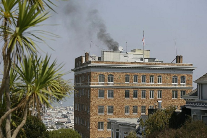 Российских дипломатов оштрафуют из-за черного дыма над консульством в США
