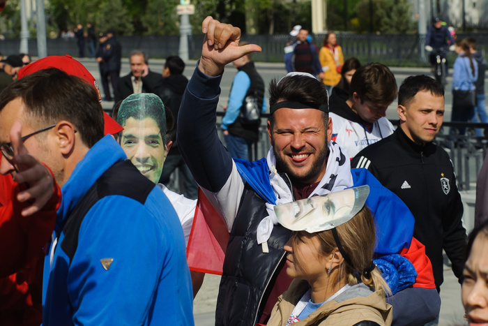 Перуанские и французские болельщики поделились впечатлениями о Екатеринбурге