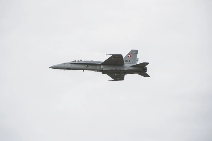 Швейцарский истребитель проводил борт с делегацией Лаврова в знак почета