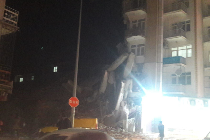 Землетрясение на востоке Турции: 19 человек погибли, более 800 пострадали
