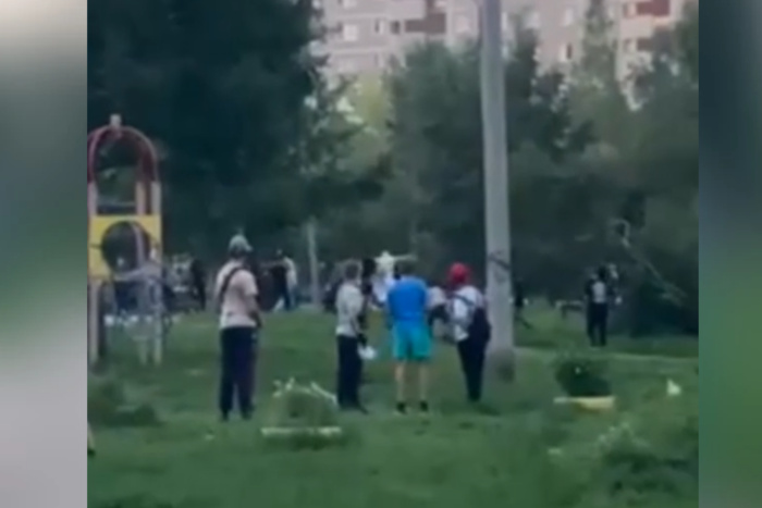 В Екатеринбурге мигранты устроили массовую драку на детской площадке