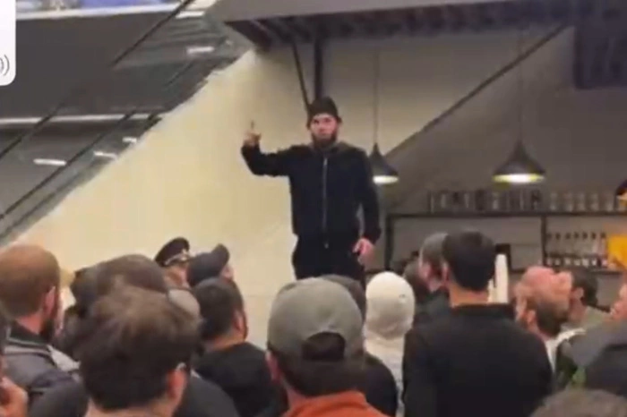 Сотни дагестанцев ворвались в аэропорт Махачкалы. Они требовали выдать им евреев