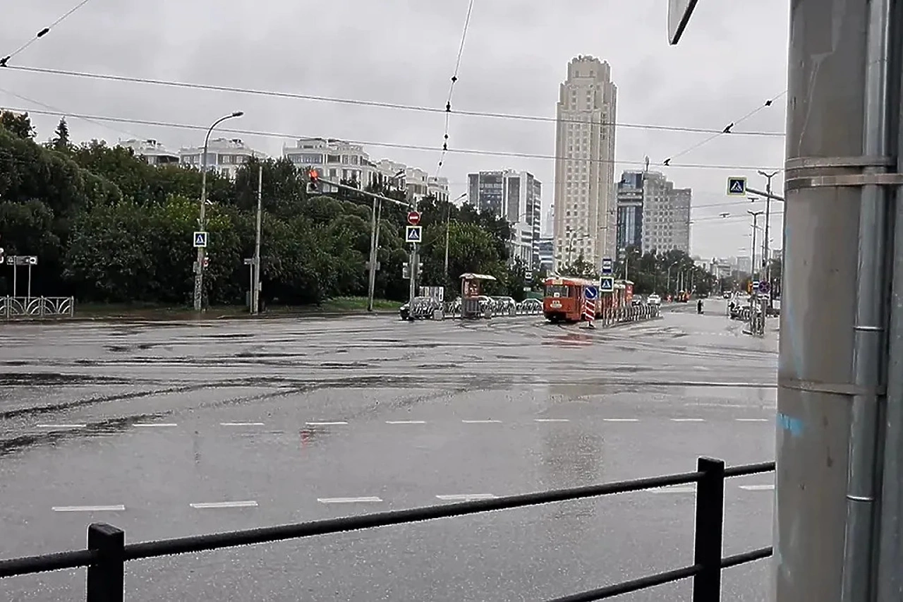В Екатеринбурге парализовало трамвайное движение