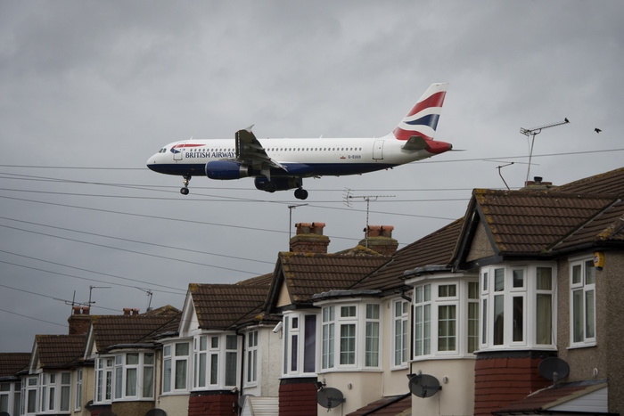 В небе над Лондоном самолет столкнулся с беспилотником