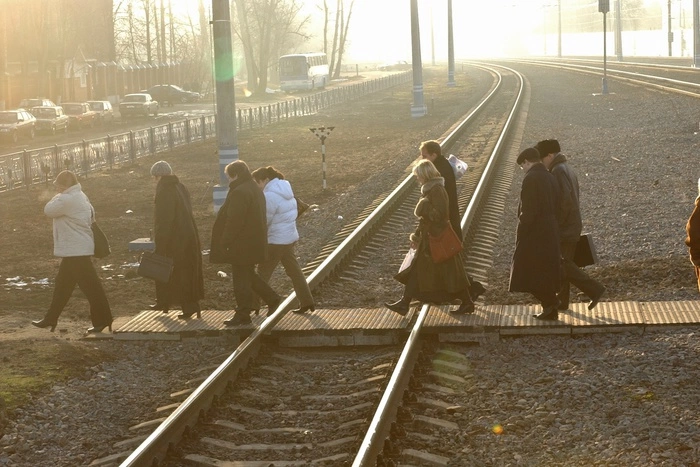 Долгожданный переход через железную дорогу открылся на Синих Камнях
