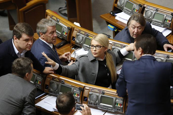 Тимошенко обвинила Порошенко в получении выгоды от войны в Донбассе