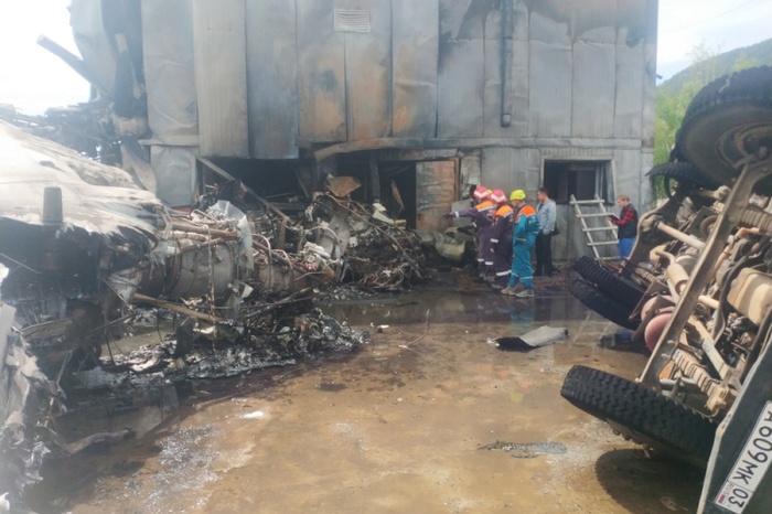 Аварийно севший в Бурятии Ан-24 столкнулся с незаконными постройками