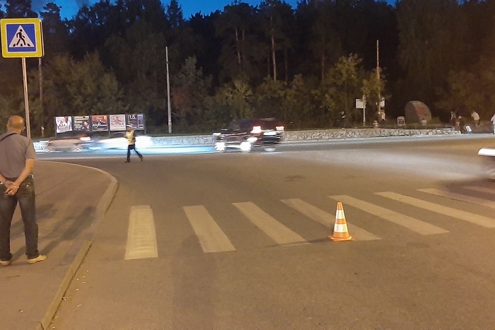 В Екатеринбурге 70-летний водитель сбил подростка, который шёл на зелёный