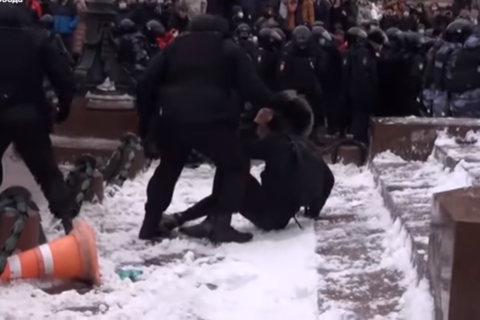 УСБ столичного ГУ МВД опросило пострадавших от применения силы на акции в Москве