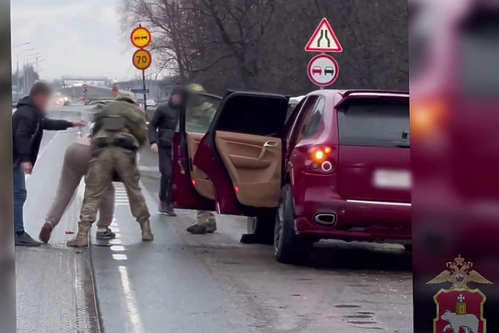 «Порш Кайен», нашпигованный килограммами наркотиков, задержали по пути из Москвы на Урал