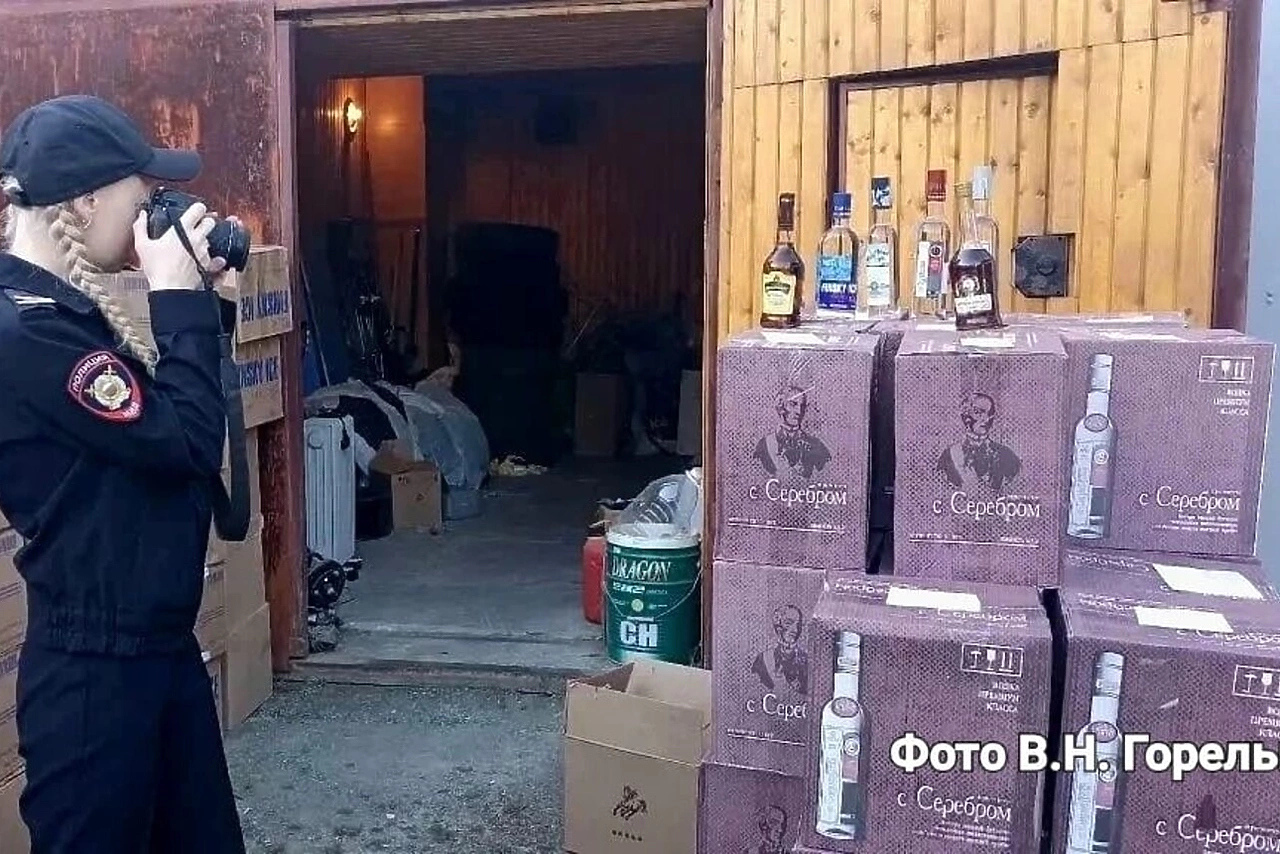«Армянский коньяк» и водка «Царская»: под Екатеринбургом полицейские изъяли партию контрафакта