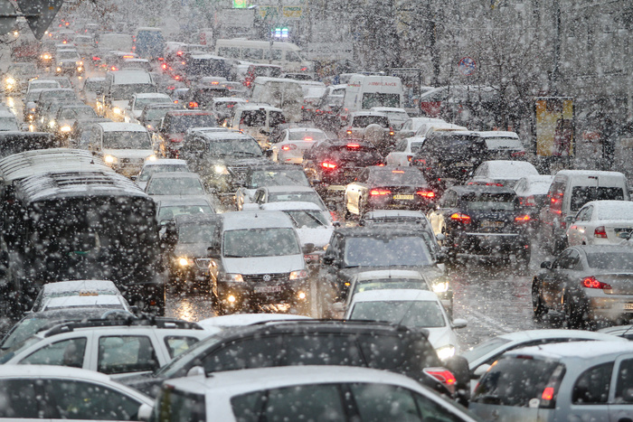 В Екатеринбурге из-за снегопада произошло уже почти 40 ДТП