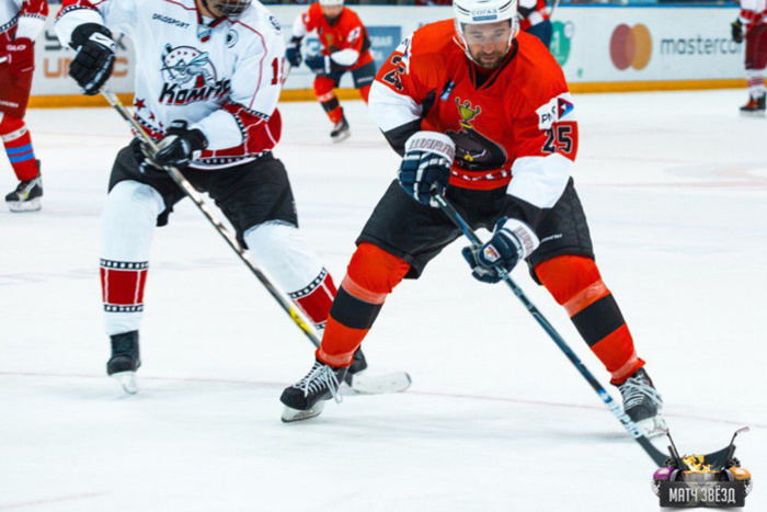 В Екатеринбурге звёзды шоу-бизнеса сыграют в хоккей