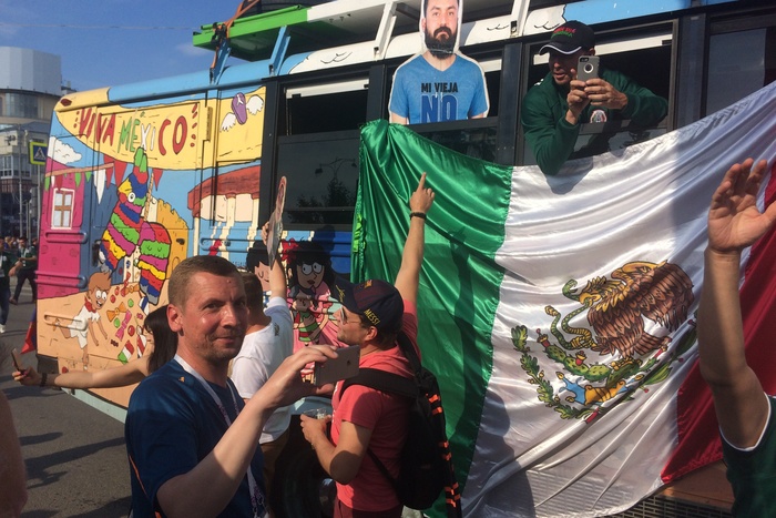 Легендарный мексиканский автобус покидает Екатеринбург