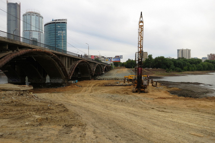 Городские власти реконструируют мост через Ольховку