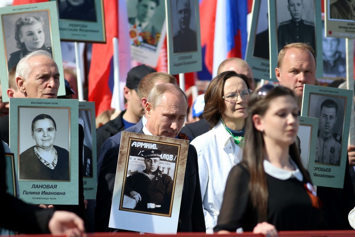 BBC: облик Путина в российской пропаганде меняется