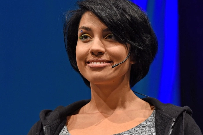 Толоконникова рассказала о сексе с девушками и публичной оргии в музее