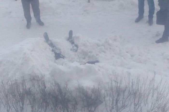 Мужчина выпал с тринадцатого этажа в Екатеринбурге