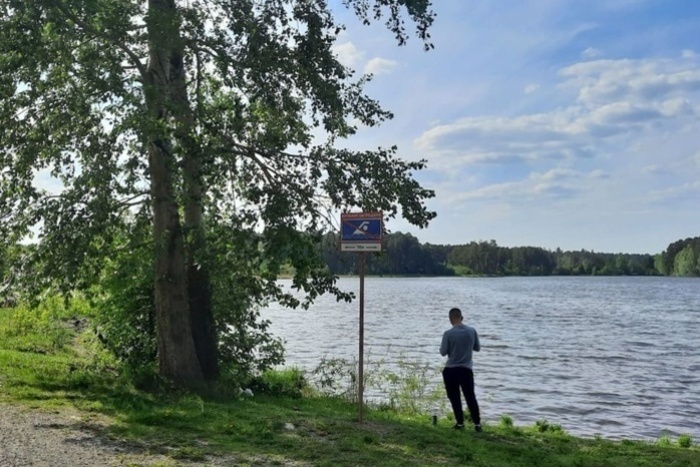 На диком пляже тюменского озера утонул молодой свердловчанин