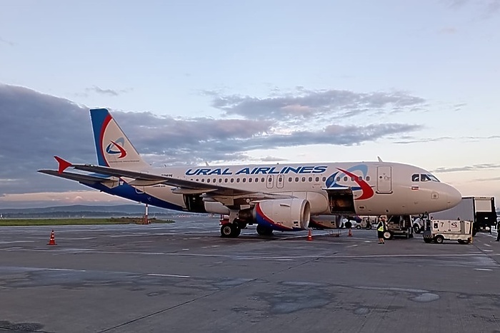 Екатеринбуржцы не улетели за границу, потому что не влезли в самолёт