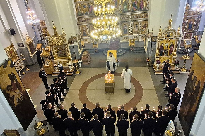 В храме на Уралмаше сегодня помолились о сотрудниках МВД, погибших от рук преступников