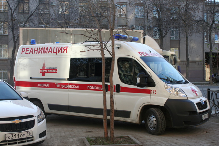 Водитель погиб под колесами своего грузовика в Екатеринбурге