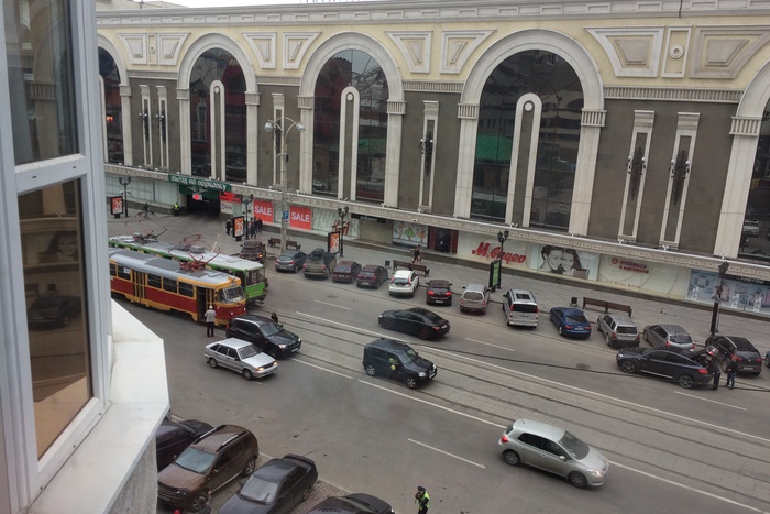 ДТП с участием трамвая и внедорожника BMW случилось на Радищева