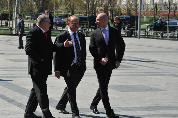 Сын Жириновского хочет встретиться с матерью девочки, родившейся без рук