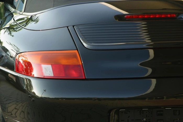 СМИ: У главы свердловского телеканала отобрали «Порше»