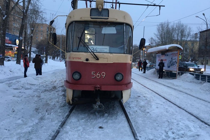 В Екатеринбурге трамвай сбил школьницу