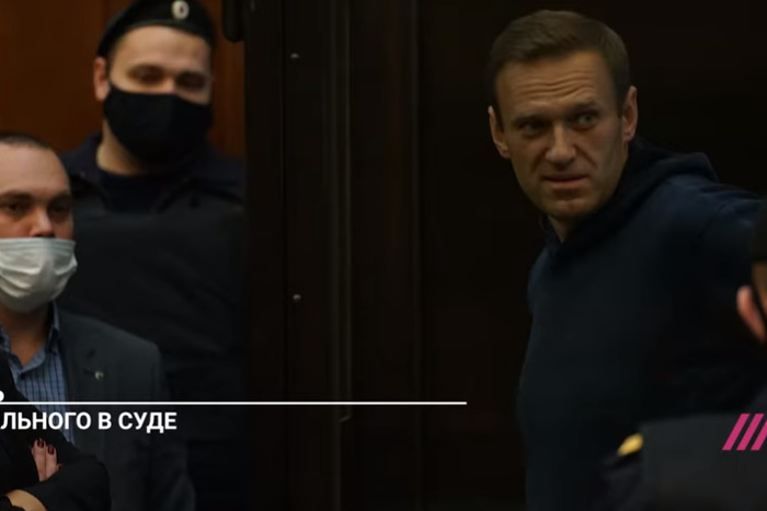 Суд назначил Навальному 3,5 года колонии общего режима