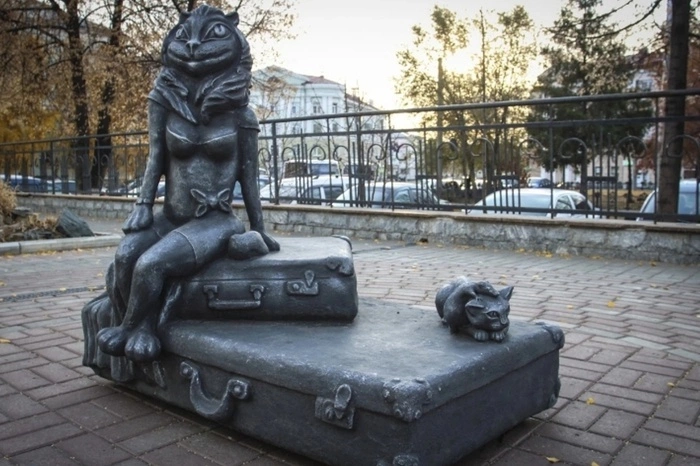 «Странные вы люди». Иван Ургант вступился за курганскую «кошку с женской грудью»