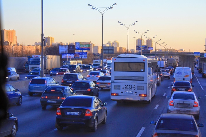 «Пробки безумные»: екатеринбуржцы не могут проехать с Химмаша в центр Екатеринбурга