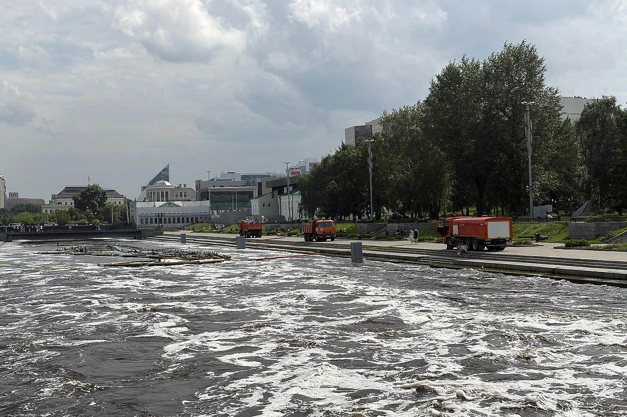 Фестиваль «Красная строка» в Екатеринбурге перенесли из Исторического сквера