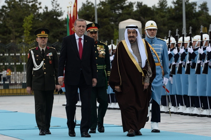 Эрдоган встретил короля Саудовской Аравии русским маршем