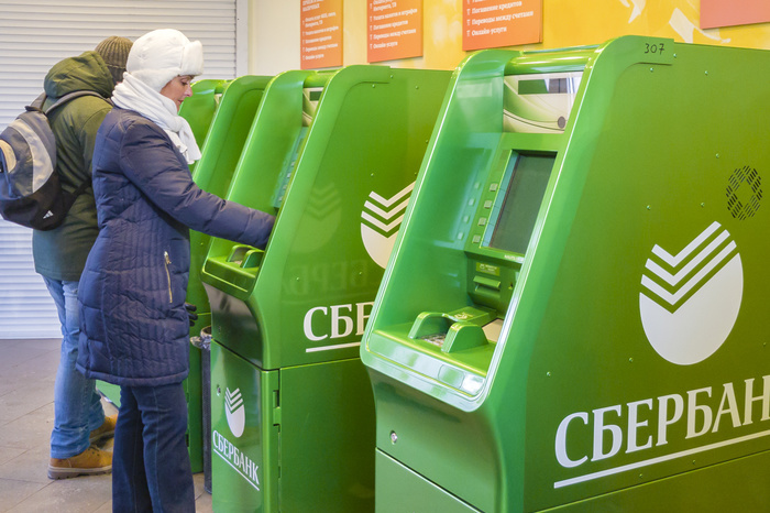В новых банкоматах Сбербанка появилась функция возврата забытых денег