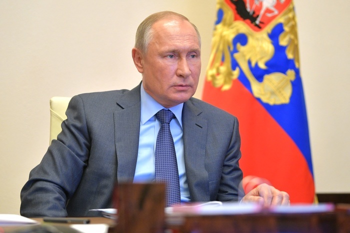 Путин сегодня проведет совещание, где обсудит перспективы отмены ограничений из-за коронавируса