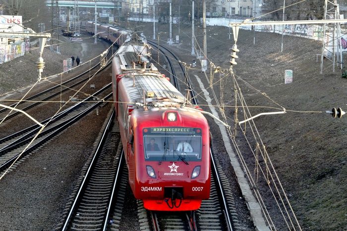 РЖД обязали пожизненно платить упавшему под поезд пассажиру