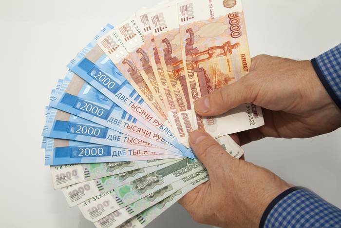 Средняя зарплата в Свердловской области составила 37 тысяч рублей