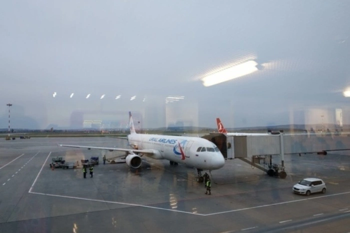 Вылетевший из Кольцово самолёт вернули на стоянку из-за неисправности