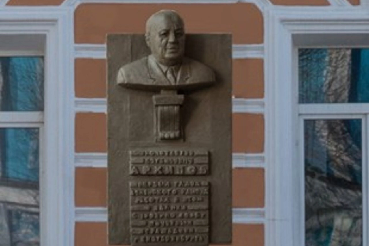 На здании администрации района Екатеринбурга установят мемориальную доску его легендарному главе