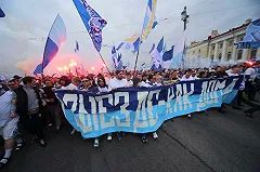 На время шествия футбольных фанатов на Уралмаше ограничат автомобильное движение