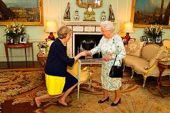 Елизавета II назначила Терезу Мэй премьером Великобритании