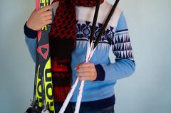 В Екатеринбурге заметили школьницу, которая летом каталась на лыжах